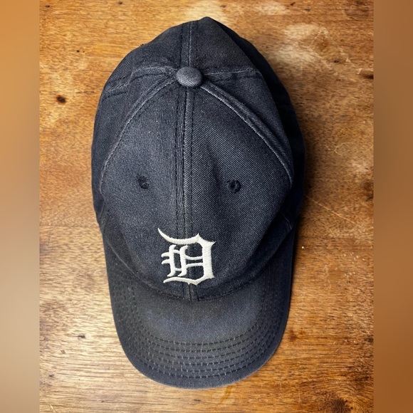 MLB | Black Detroit Tigers Adjustable Baseball Cap, One Size - Picture 3 of 7